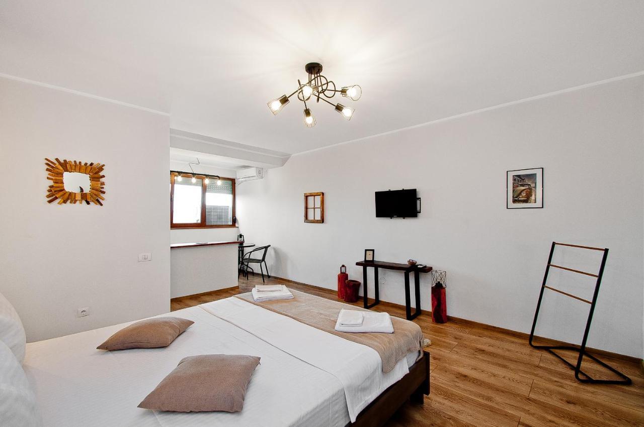 Wood&Steel Apartment Galac Kültér fotó